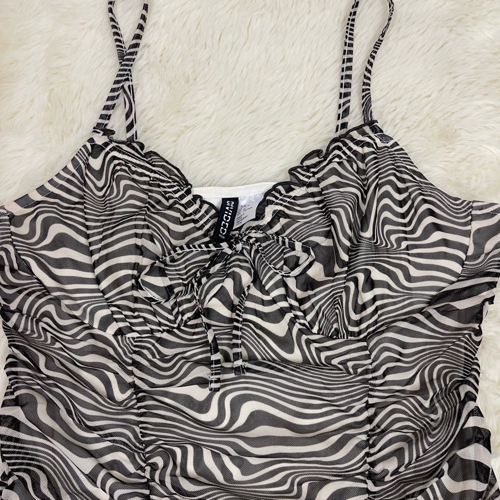 Abstract Bodycon Dress - Picture 5 of 8